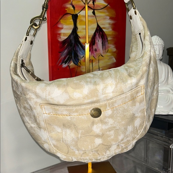 Coach Handbags - Coach Hampton Cream/White Scribble Signature Shoulder Bag 16”x 11” Vtg 2006 EUC